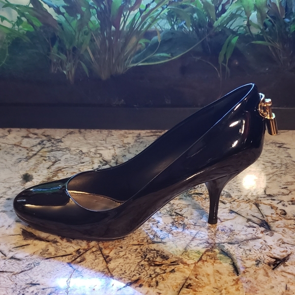 ⭐ SOLD ⭐ Authentic Louis Vuitton Heels - Picture 2 of 12